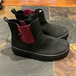 Oomphies | Black & Fuchsia Colette Boot size 9c.  EUC